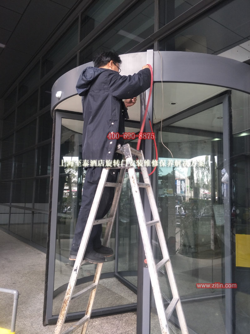 泊悦酒店旋转门